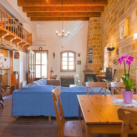 Victoria Old Town Вилла