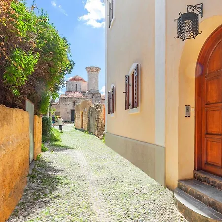 Victoria Old Town Villa *