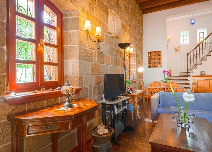 Victoria Old Town Villa *